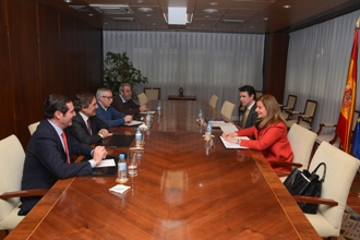 Los ministros de Industria y de Empleo abren un marco de colaboración con empresarios y sindicatos