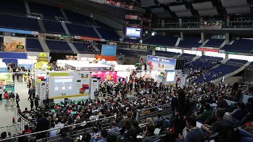 El Salón MiEmpresa recibe a miles de emprendedores y empresas en su primer día