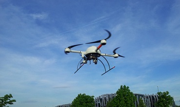 Niños y niñas de un colegio de Madrid construyen drones