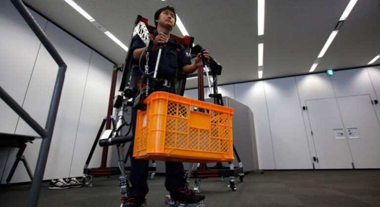 Una empresa desarrolla un exoesqueleto para prolongar la vida laboral