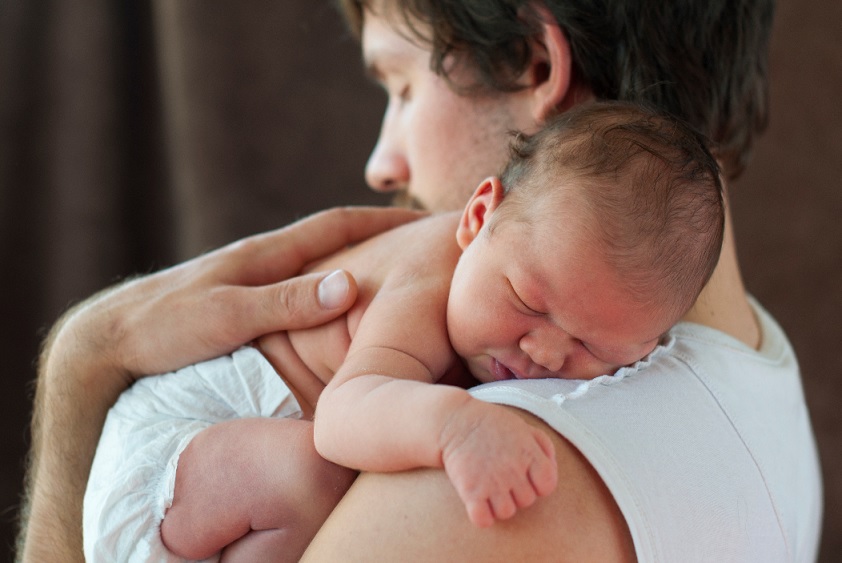 Los bebés de 2017 traen un mes de permiso de paternidad