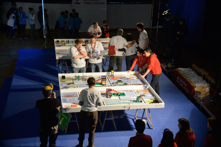 El SEK organiza el desafío internacional de ciencias y robótica First Lego League