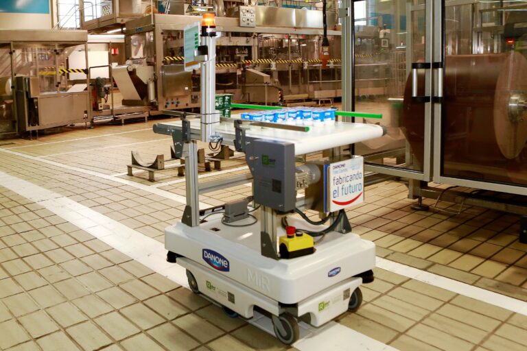 Danone estrena un laboratorio robotizado inspirado en el del Hospital La Paz