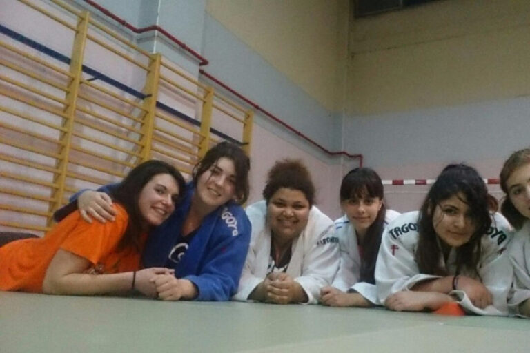 Un equipo femenino de judo busca competir a través del crowdfunding