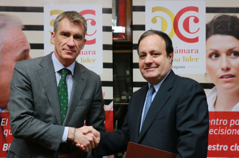 osé Miguel Sánchez y Josep Aragonés, en la firma del acuerdo.