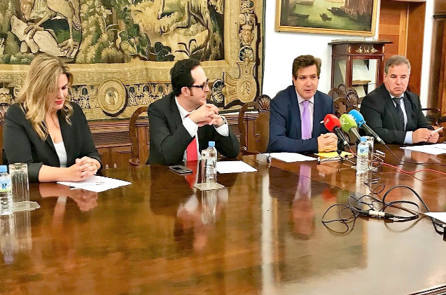 Durante la firma del convenio Samara