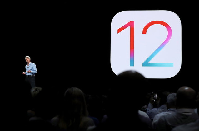 Creaig Federighi durante la presentación del nuevo iOS 12