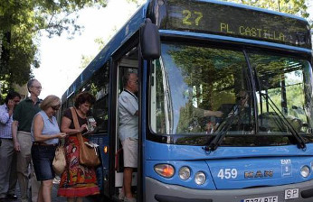 El pago con el móvil y tarjeta llega a los autobuses de Madrid
