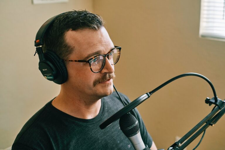 5 consejos clave para ganar dinero con el podcast