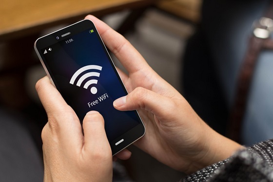 Los expertos alertan del peligro de conectarse a Wi-Fi públicas este verano