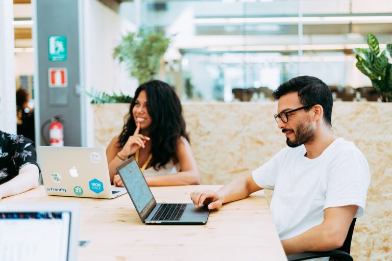 Menos tiempo, más rendimiento: la jornada intensiva impulsa el boom del reskilling