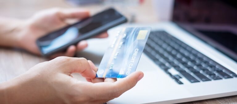 El 82% de los españoles pagan con tarjeta sus compras diarias