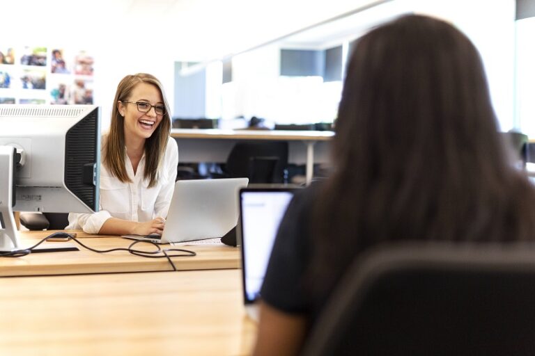 Las mujeres solo ocupan el 36% de los puestos directivos en España