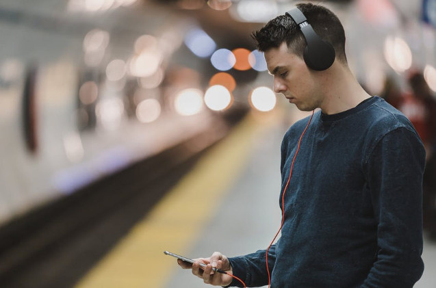 Nace LyrAIcs, el primer recomendador musical que permite buscar canciones en español con inteligencia artificial