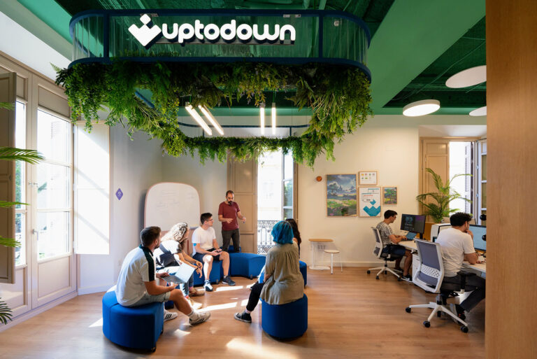 ¿Cómo se escala un marketplace de Android como Uptodown sin que la infraestructura te limite?