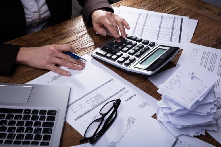 Cuenta atrás hacia la factura electrónica: un 45% de las pymes españolas espera una inversión en tecnología alta o muy alta